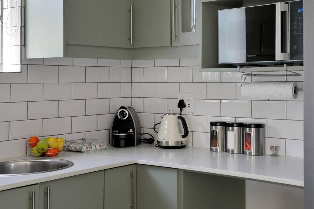 Mawethu 3bed Modern Styled Cottage+parking Cape Town