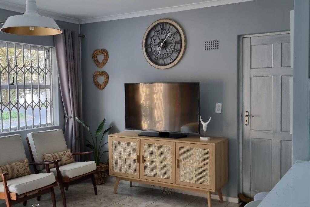Apartment Mawethu 3bed Modern Styled Cottage+parking *