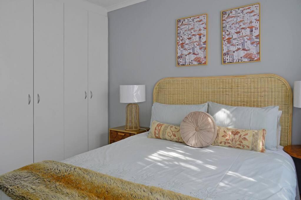 Mawethu 3bed Modern Styled Cottage+parking * Cape Town