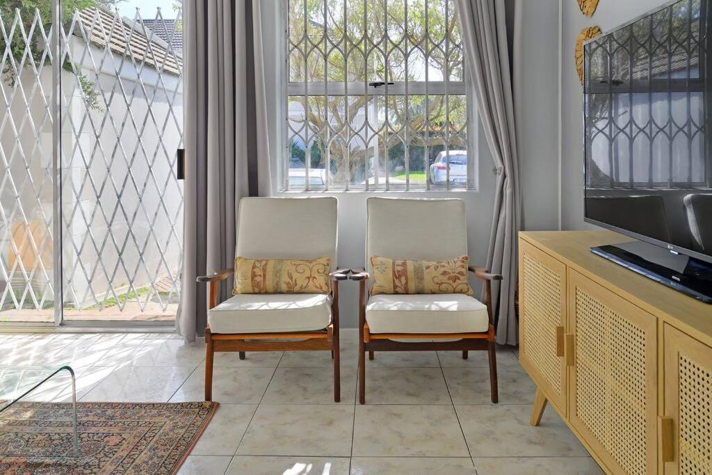Mawethu 3bed Modern Styled Cottage+parking Apartment Cape Town