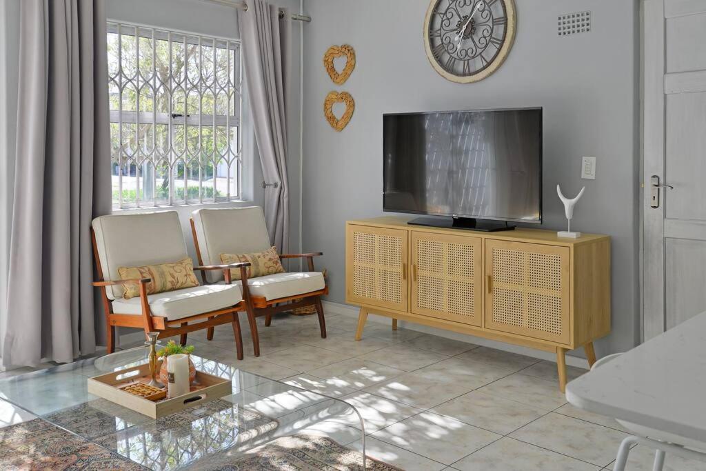 Apartment Mawethu 3bed Modern Styled Cottage+parking *